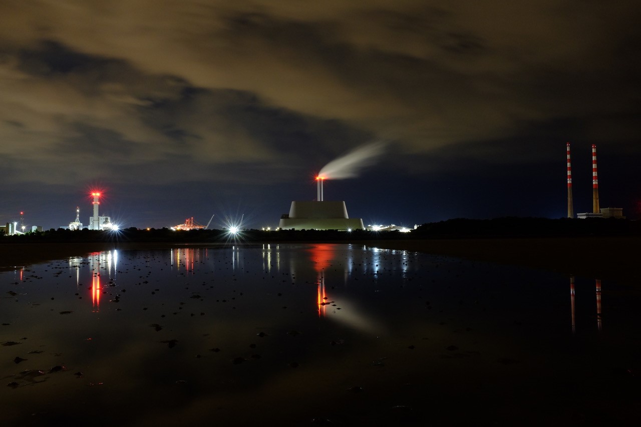 Poolbeg incinerator by Séamus Moran (C).jpg